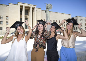 GRADUATION DAY ALLA SAPIENZA PER I LAUREATI DI MEDICINA DURANTE IL PERIODO DI LOCKDOWN, STUDENTI, LAUREATI, UNIVERSITA, UNIVERSITARI
LAUREA
TOCCO TOCCHI