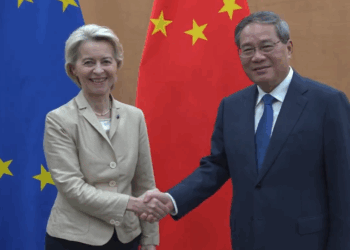 La presidente della Commissione europea, Ursula von der Leyen, con il primo ministro cinese, Li Qiang [New York, 24 settembre 2025 Credits: Ursula von der Leyen, account X]