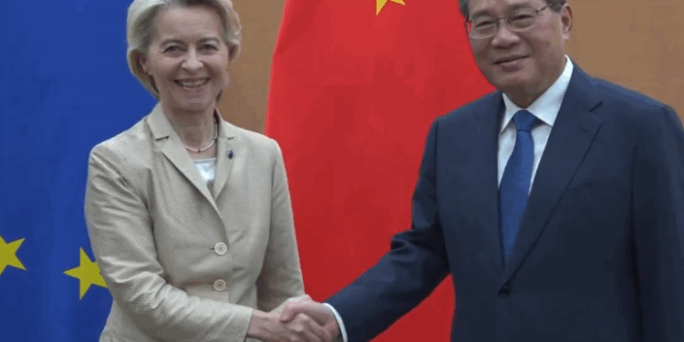 La presidente della Commissione europea, Ursula von der Leyen, con il primo ministro cinese, Li Qiang [New York, 24 settembre 2025 Credits: Ursula von der Leyen, account X]