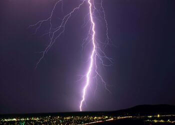 FENOMENI NATURALI
 FULMINE
 FULMINI
 LAMPI
 LAMPO
 SAETTE
 SAETTA
 TEMPESTA
 TEMPESTE