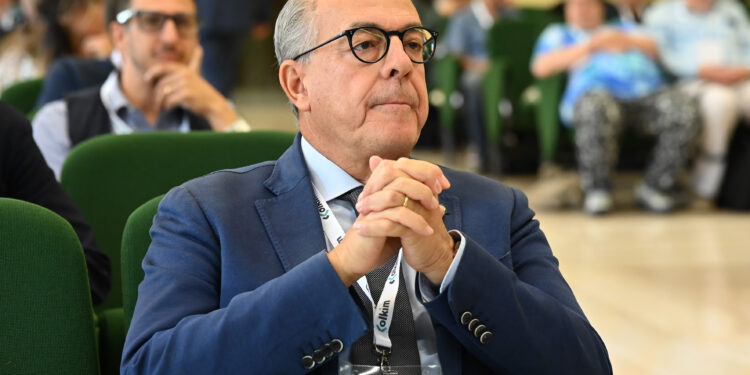 PAOLO  DE  CASTRO  ECONOMISTA ESPERTO DI POLITICA INTERNAZIONALE