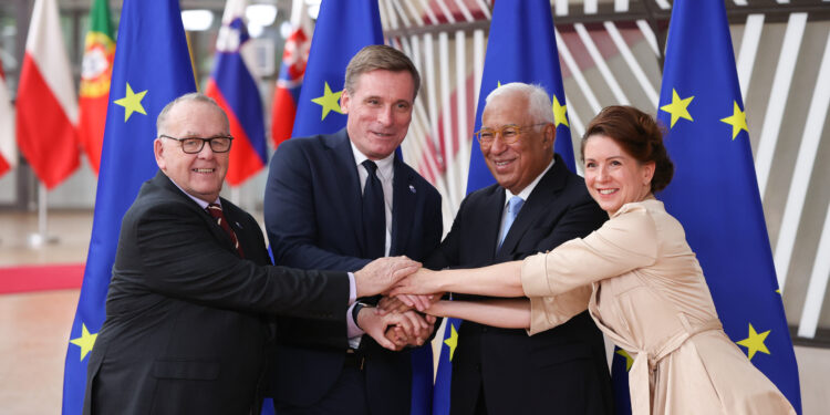 Da sinistra: i presidente entrante e uscente del Cese, Seamos Boland e Oliver Ropke, la presidente del comitato delle regioni, Kata Tutto, e il presidente del Consiglio europeo, Antonio Costa [Bruxelles, 22 ottobre 2025]