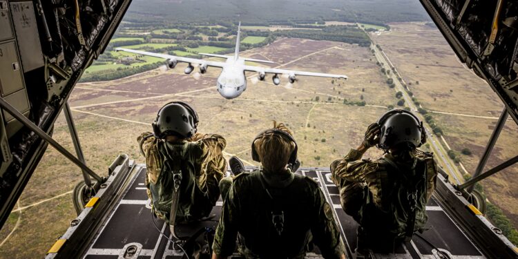 EINDHOVEN - King Willem-Alexander during a visit to the international airborne exercise Falcon Leap at Eindhoven Air Base. During this exercise, the Airmobile Brigade and the Air Mobility Command (AMC) will practice dropping cargo and paratroopers over the Netherlands. ANP POOL PATRICK VAN KATWIJK netherlands out - belgium out (Photo by PATRICK VAN KATWIJK / ANP MAG / ANP via AFP)