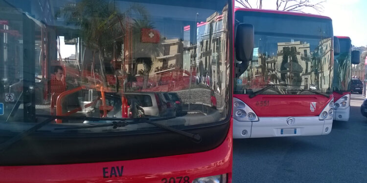 EAV ENTE AUTONOMO VOLTURNO AZIENDA TRASPORTO TRASPORTI PUBBLICO PUBBLICI BUS PULLMAN AUTOBUS