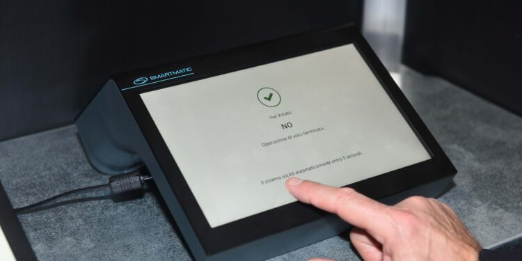 voto elettronico [foto: Sergio Oliverio/imagoeconomica