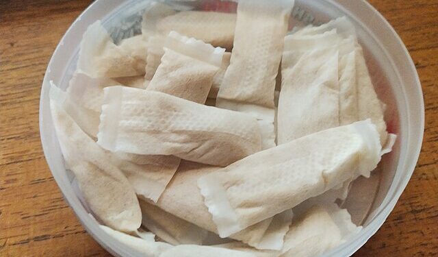 Sacchetti di nicotina [foto:
L.V. Olavi Rantala/Wikimedia Commons]