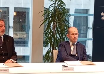 Il presidente di Unipol, Carlo Cimbri, e il direttore generale area Finanza di Unipol, Matteo Laterza [Bruxelles, 18 novembre 2025. Foto: Emanuele Bonini]