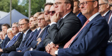 Boris Pistorius ministro federale della difesa e Friedrich Merz cancelliere federale tedesco durante la cerimonia del settantesimo anniversario dell'adesione della Repubblica federale di Germania alla Nato
(Fonte: Imagoeconomica)