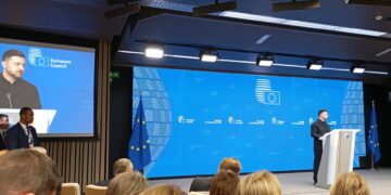 Il presidente ucraino Volodymyr Zelensky in conferenza stampa dopo aver incontrato i leader dell'UE [Bruxelles, 18 dicembre 2025. Foto: Emanuele Bonini]