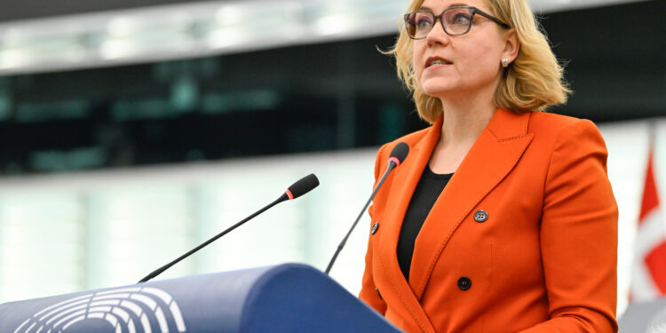 Henna Virkkunen presenta al Parlamento europeo di Strasburgo il pacchetto sulla cyber sicurezza