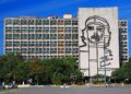 Havana / La Habana. Portrait of Che Guevara in the Plaza de la Revolucíon [foto: Guillaume Baviere/WikimediaCommons]
