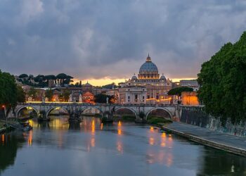 Roma, ponte sant'Angelo [foto:  Jebulon, con Sony DSC/Wikimedia Commons]