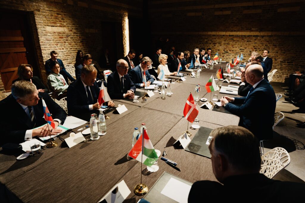 The ‘summit within the summit’ on competitiveness: 19 leaders, plus von der Leyen, meet ahead of talks with Costa