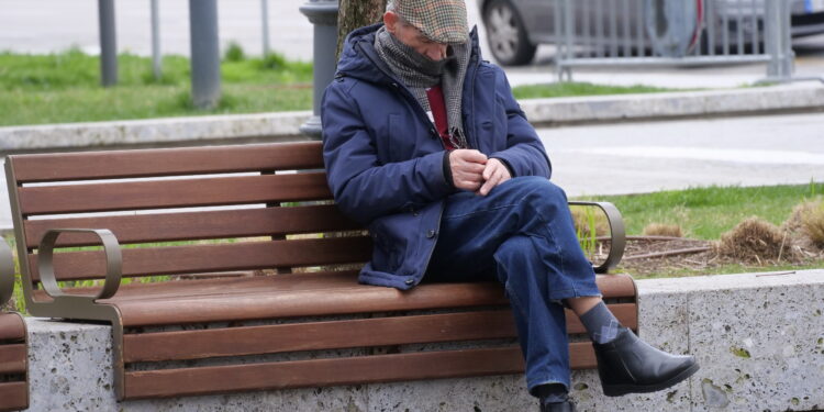 Letà media che cresce. Il nostro è un Paese sempre più vecchio. Letà media si è innalzata di tre anni rispetto al 2011 (da 43 a 46 anni). La Campania la regione più giovane, la Liguria la più vecchia.