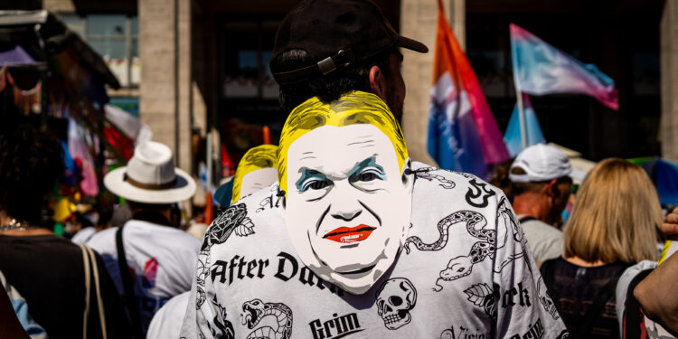 Il primo ministro ungherese, Viktor Orban, in versione LGBTQI+ [©Nicolas Liponne/MAXPPP - IPA agency]