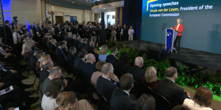 La presidente della Commissione europea, Ursula von der Leyen, alla conferenza di alto livello sulle regioni delle confine orientale [Bruxelles, 26 febbraio 2026]