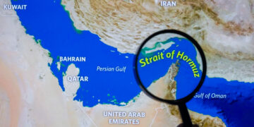 Lo stretto di Hormuz (Credits: Jonathan Raa / IPA agency)