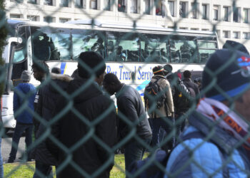 CHIUDE IL CARA DI CASTELNUOVO DI PORTO: TRASFERITI I RICHIEDENTI ASILO, MESSI IN STRADA I TITOLARI DI PROTEZIONE UMANITARIAIMMIGRATI IMMIGRAZIONE RIFUGIATO RIFUGIATI