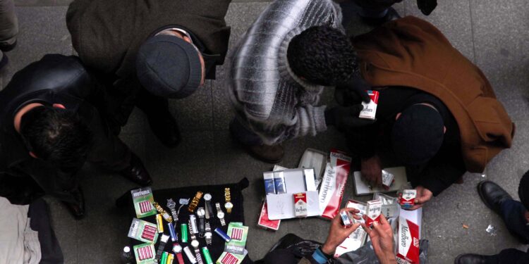 Contrabbando di sigarette (Photo: Imagoeconomica)