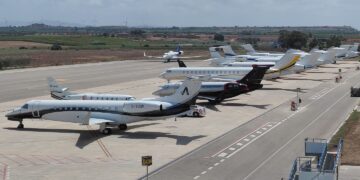 [foto: imagoeconomica via aeroporto tra] Allarme Carburante Commissione UE