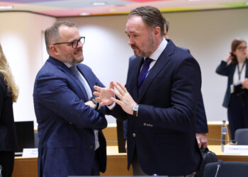 Il ministro belga per l'Energia, Mathieu Bihet, e il commissario europeo all'Energia, Dan Jørgensen. Fonte: Consiglio UE