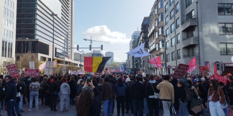 Una foto della manifestazione dello sciopero a Bruxelles il 12 marzo 2026