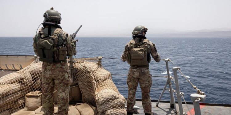 Personale militare a bordo di navi della missione Aspides [foto: European Commission/European Union, 2024]