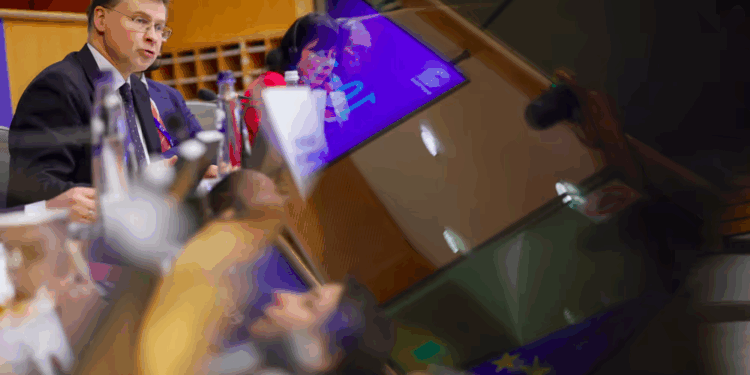 Il commissario per l'Economia, Valdis Dombrovskis, in commissione Giuridica [Bruxelles, 24 marzo 2025. Foto: Philippe Buissin/European Parliament]