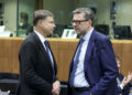 Il ministro dell'Economia, Giancarlo Giorgetti (destra), con il commissario per l'Econonia, Valdis Dombrovskis [Bruxelles, 9 marzo 2026. Foto: European Council]