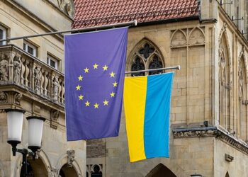 [credits: Dietmar Rabich / Wikimedia Commons / “Münster, Stadtweinhaus, Beflaggung Ukraine und EU -- 2022 -- 0219” / CC BY-SA 4.0]