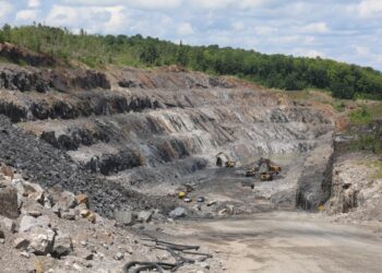 Un sito di estrazione di grafite in Quebec, visitato dal vicepresidente esecutivo della Commissione europea, Stéphane Séjourné, responsabile della strategia industriale, nel luglio 2025. Fonte: EC-Audivisual Service