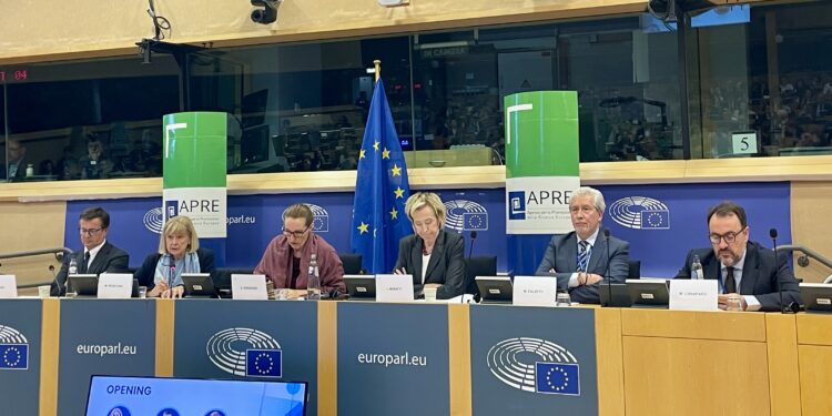 Un'immagine dell'iniziativa di APRE al Parlamento europeo (21 aprile 2026). Fonte: APRE