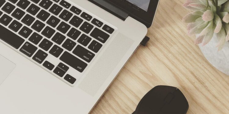 Source: Imagoeconomica. LOGITECH AZIENDA MOUSE PC INDUSTRIA PERIFERICHE PERSONAL COMPUTER. Competenze digitali