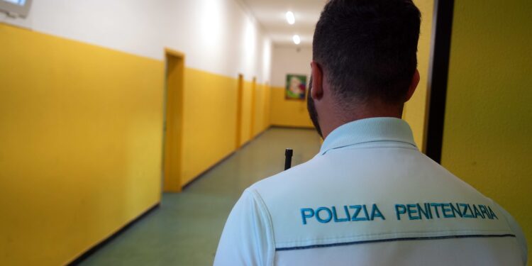 Penitenziario minorile, polizia penitenziaria [foto: Sergio Oliverio/imagoeconomica]