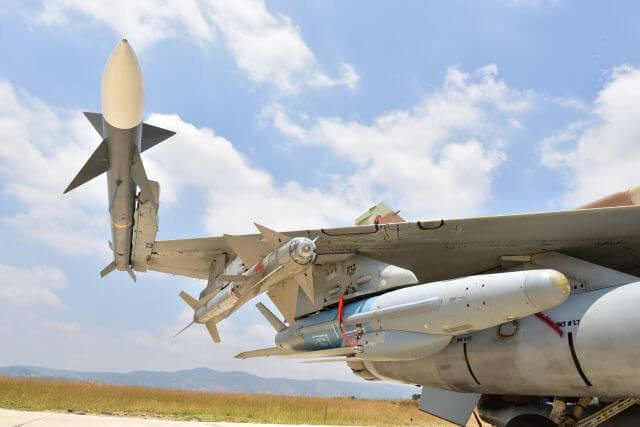 Difesa, via libera UE ai prestiti SAFE per Francia e Repubblica ceca