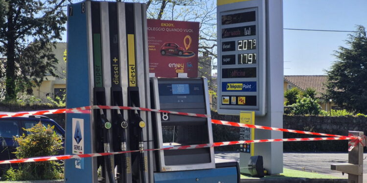 caro carburanti- source: Imagoeconomica