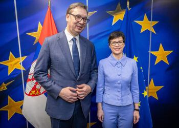Il presidente della Serbia, Aleksandar Vucic, e la commissaria europea per l'Allargamento, Marta Kos