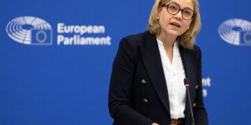La commissaria europea per le Tecnologie Digitali, Henna Virkkunen, durante la conferenza stampa di oggi al Parlamento Europeo (Fonte: EC - Audiovisual Service)