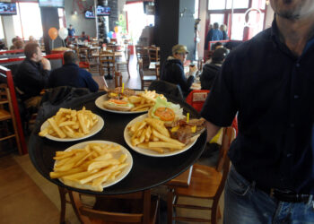 RISTORANTE STEAK HOUSE ROADHOUSE GRILL GRUPPO CREMONINI PATATINE HAMBURGER GRILL PATATE FRITTE