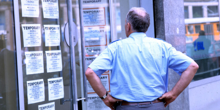 Ricerca di lavoro. Fonte: Carlo Carino via Imagoeconomica