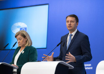 Siegfried Muresan in conferenza stampa, 14 aprile 2026. Fonte: © European Union 2026 - Source : EP