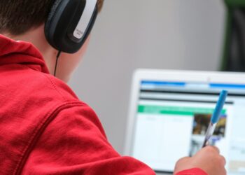Arriva Sharedtime. Newsletter dedicata alle famiglie per l'alfabetizzazione digitale. Fonte: Eunews