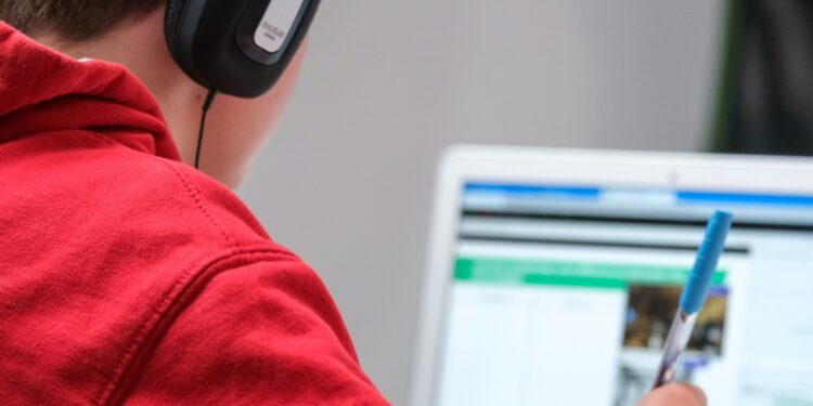 Arriva Sharedtime. Newsletter dedicata alle famiglie per l'alfabetizzazione digitale. Fonte: Eunews