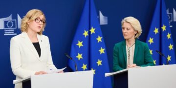 La presidente della Commissione europea, Ursula von der Leyen, e la vicepreisdente esecutiva alla Sovranità tecnologica, Henna Virkkunen, nell'annuncio della app europea per il controllo dell'età per l'accesso ai social (15 aprile 2026). Fonte: EC - Audiovisual Service