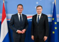 Eelco Heinen, ministro delle Finanze dei Paesi Bassi, con Valdis Dombrovskis, commissario europeo per l'Economia. Fonte: Consiglio UE