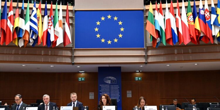 Il viceministro per lo Sviluppo delle comunità e dei territori dell'Ucraina, Oleksii Riabykin, alla plenaria del Comitato europeo delle Regioni (7 maggio 2026). Fonte: Comitato europeo delle Regioni