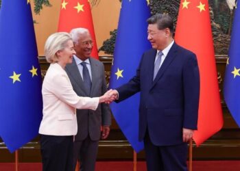 I presidenti di Consiglio europeo e Commissione europea, Antonio Costa e Ursula von der Leyen, e della Repubblica popolare cinese, Xi Jinping. Source: Ebs