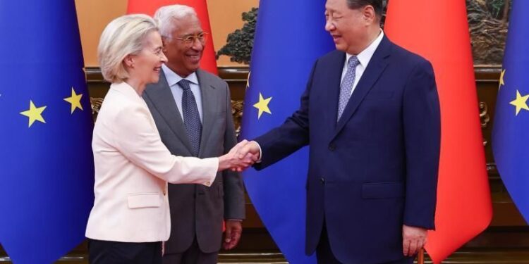 I presidenti di Consiglio europeo e Commissione europea, Antonio Costa e Ursula von der Leyen, e della Repubblica popolare cinese, Xi Jinping. Source: Ebs