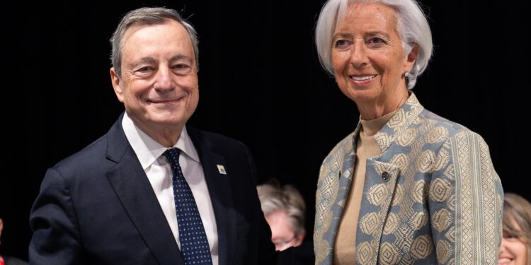Mario Draghi (sinistra) con Christine Lagarde [Gent, 24 febbraio 2024. Foto: IPA agency]