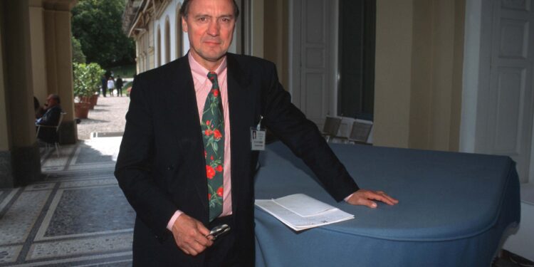 Karel Van Miert, commissario europeo per la Concorrenza tra il 1993 e il 1999. Fonte: Imagoeconomica